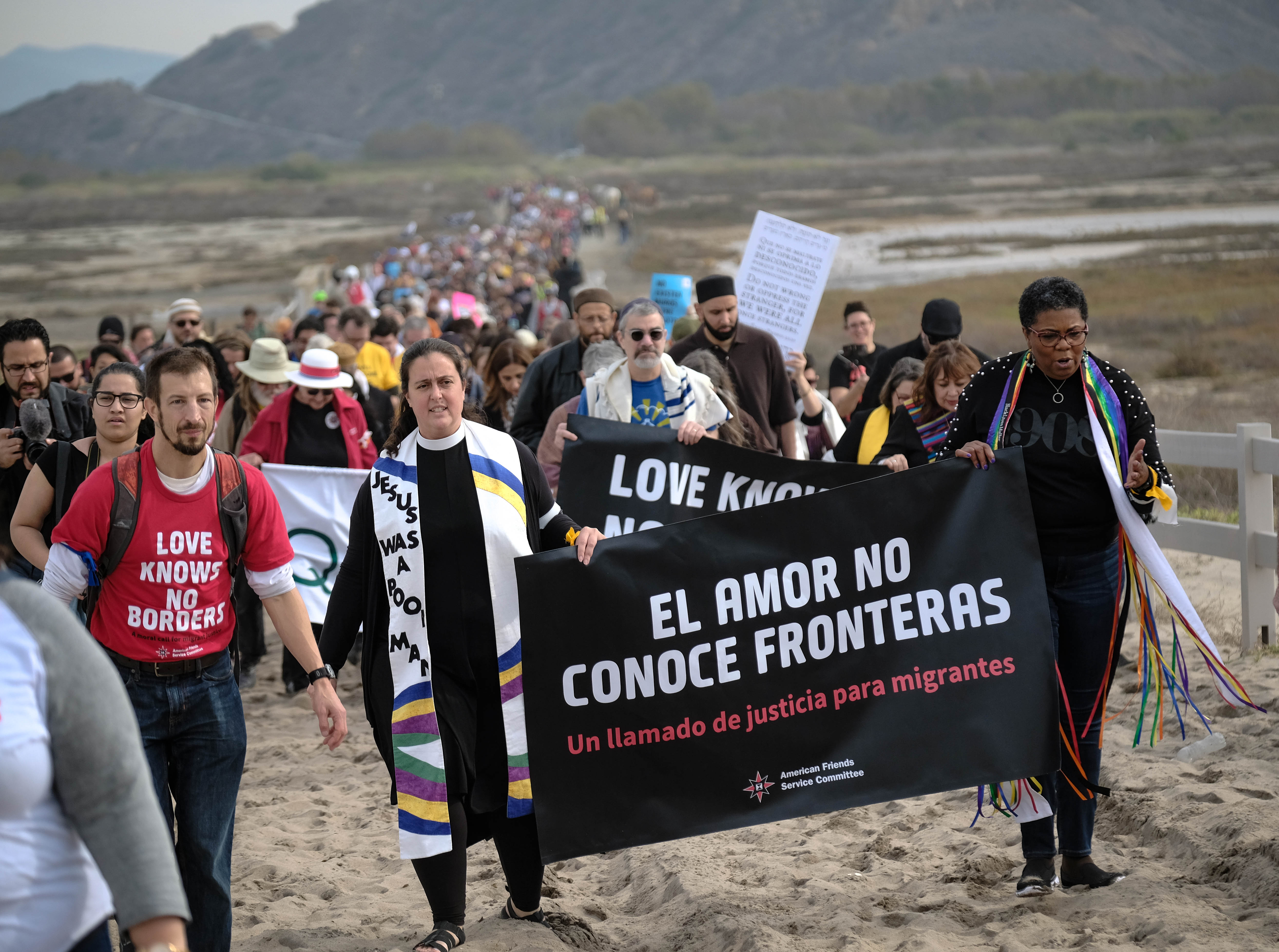 2018 1210 loveknowsnoborder pano stevepavey-8